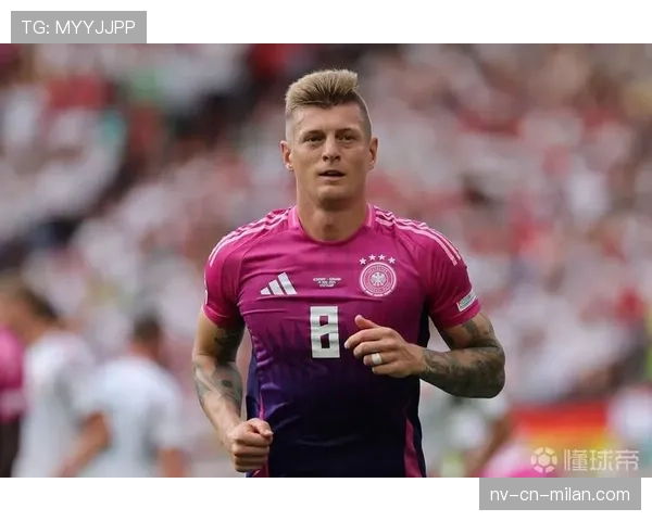 克罗斯连续关键战主导出球，回撤调度撕开对手高位防线