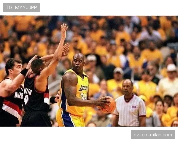 奥尼尔凭借内线背身单打拉开优势，季后赛篮下统治力显著提升